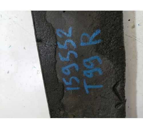  Уплотнитель крыла правый