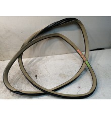 Уплотнитель двери задний правый