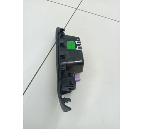 Кнопка стеклоподъемника передняя правая