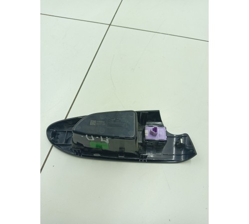 Кнопка стеклоподъемника передняя правая