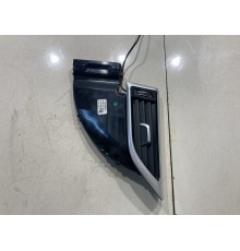 Дефлектор воздушный левый средней стойки