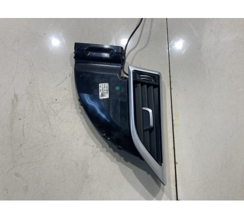 Дефлектор воздушный левый средней стойки