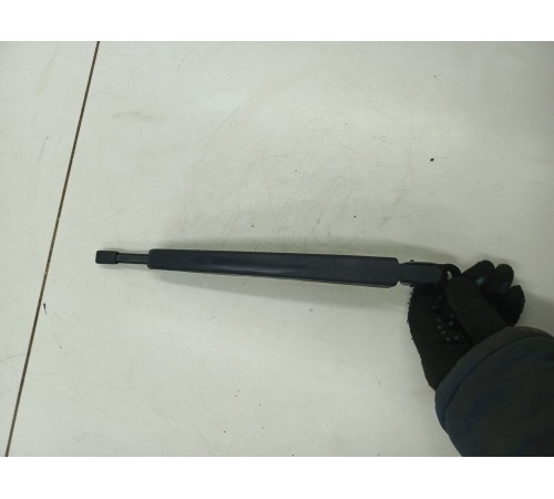 Поводок стеклоочистителя задний