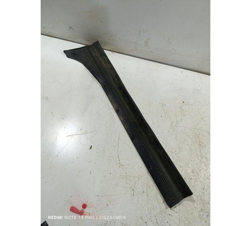 Уплотнитель двери задний правый