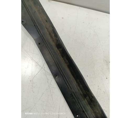 Уплотнитель двери задний правый