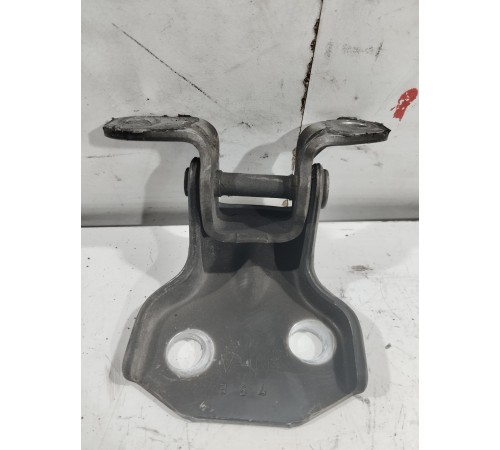 Петля двери(передняя правая верхняя)