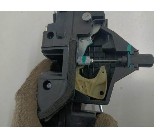 Замок двери передний правый