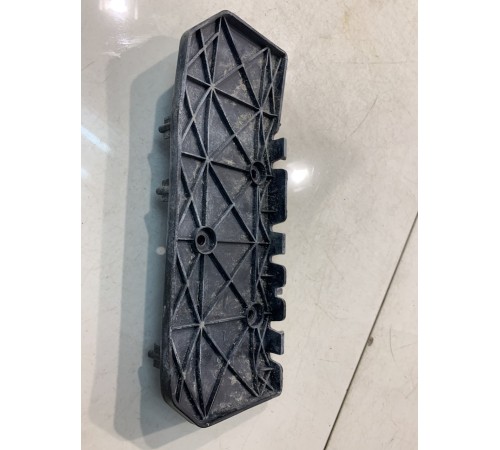 Кронштейн заднего бампера (левый)