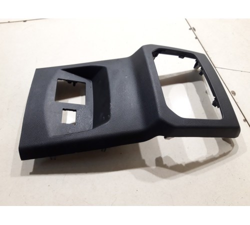 Накладка центральной консоли задняя