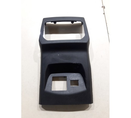 Накладка центральной консоли задняя