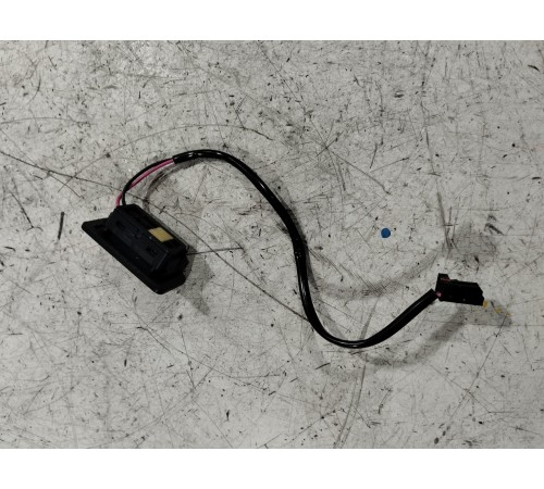 Кнопка открывания багажника