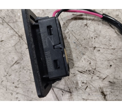 Кнопка открывания багажника