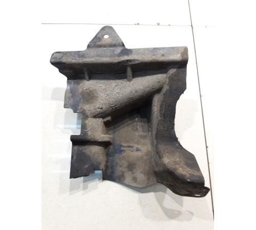 Левый пыльник двигателя