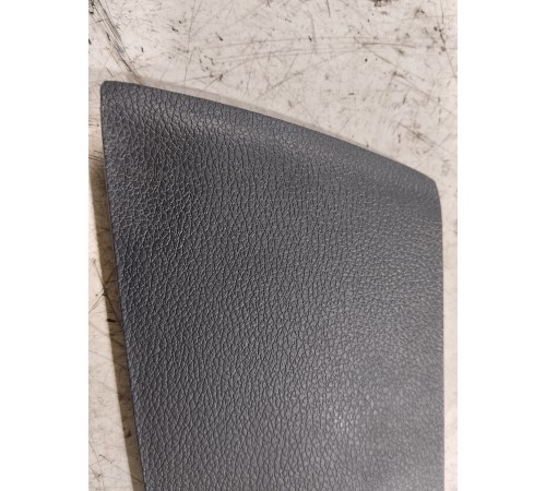 Заглушка обшивки крышки багажника левая