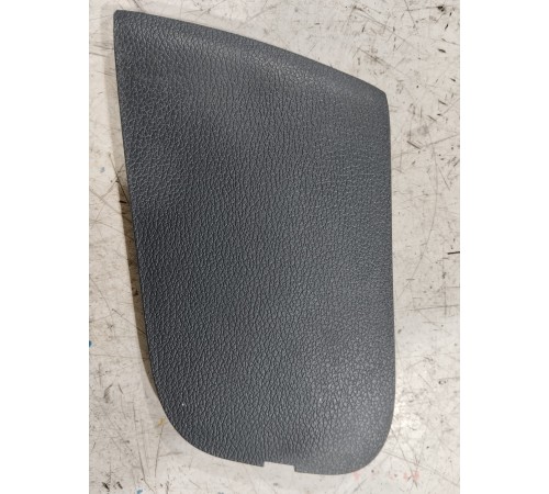 Заглушка обшивки крышки багажника левая