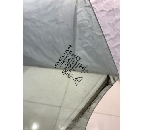 Стекло двери (переднее, левое)