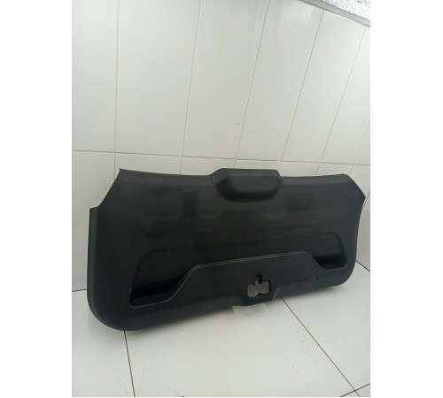 Обшивка двери багажника