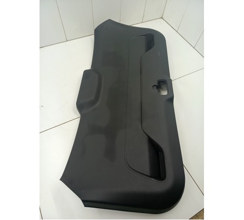 Обшивка двери багажника