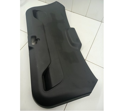 Обшивка двери багажника