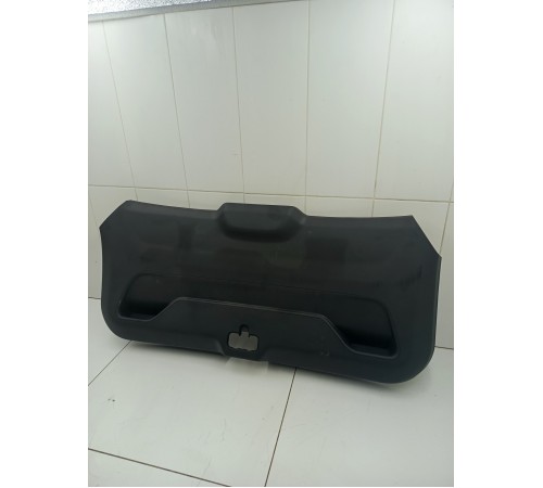 Обшивка двери багажника