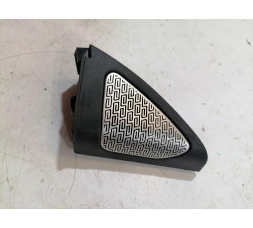 Угол двери передний правый внутренний с динамиком