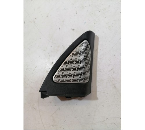 Угол двери передний правый внутренний с динамиком