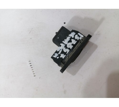 Кнопка закрывания багажника