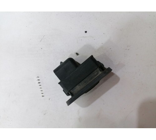 Кнопка закрывания багажника