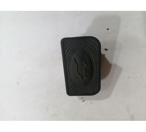 Кнопка закрывания багажника