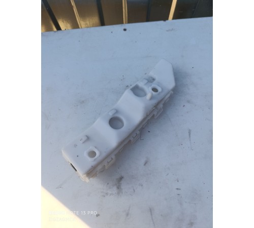 Кронштейн переднего бампера правый