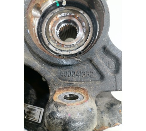 Кулак поворотный передний левый