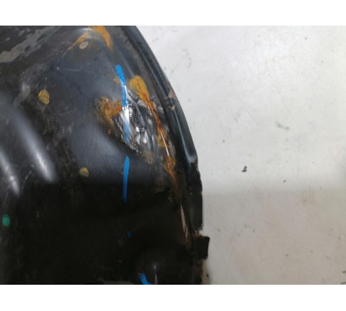 Кулак поворотный передний левый