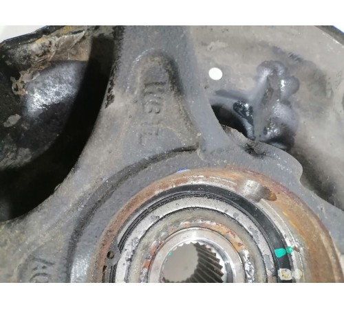 Кулак поворотный передний левый