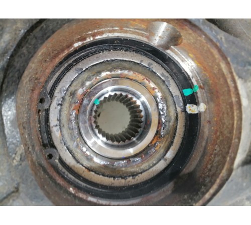 Кулак поворотный передний левый