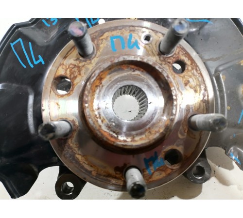 Кулак поворотный передний левый