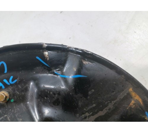 Кулак поворотный передний левый