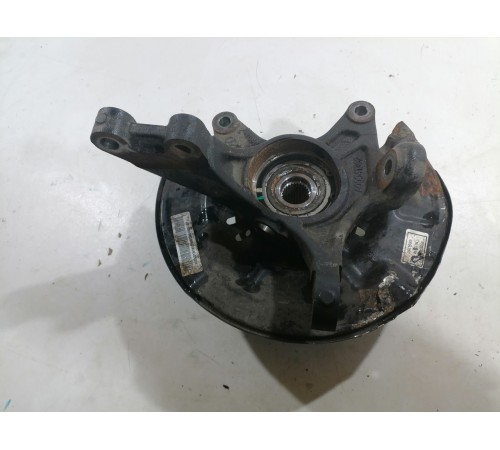 Кулак поворотный передний левый