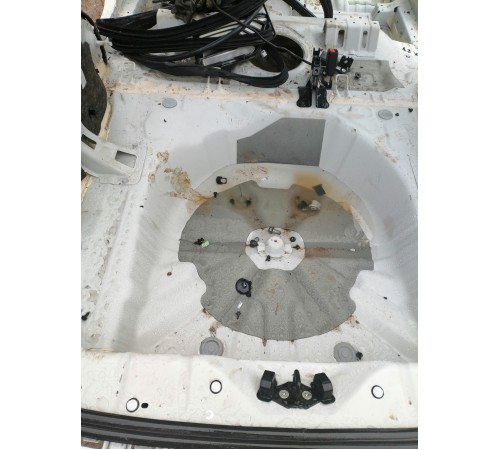 Ниша багажника (запасного колеса)