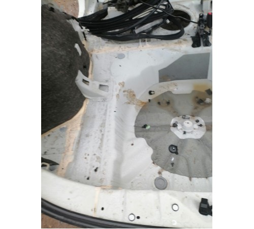 Ниша багажника (запасного колеса)