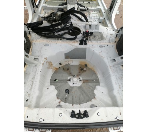 Ниша багажника (запасного колеса)