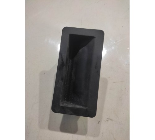 Кнопка(ручка) открывания багажника