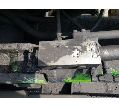 Амортизатор гидравлический внутренней оси выноса правый