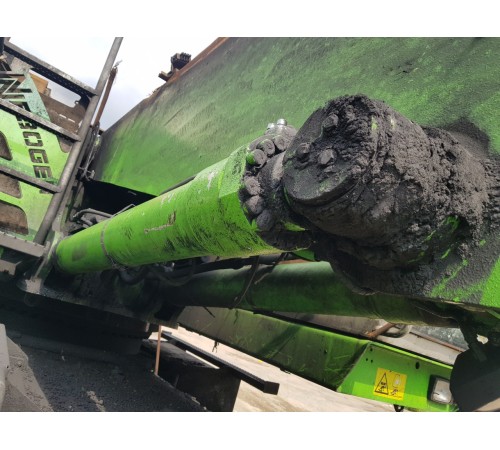 Амортизатор гидравлический внутренней оси выноса правый