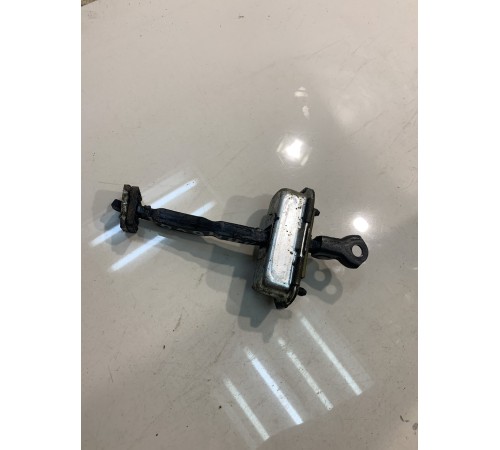 Ограничитель двери (передний, правый)