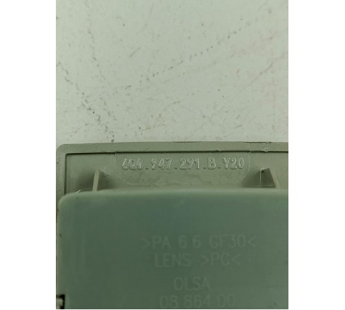 Плафон внутреннего освещения салона