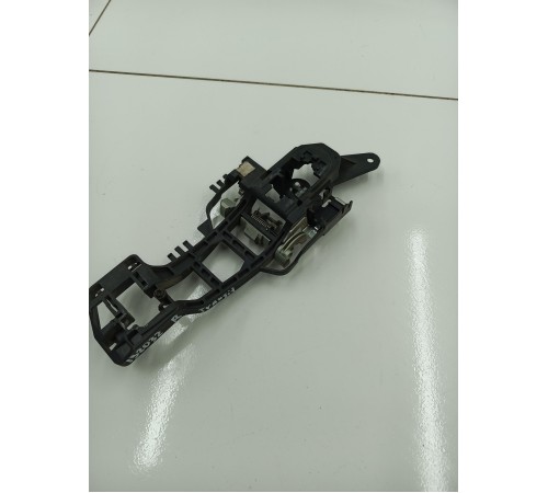 Кронштейн ручки передней правой