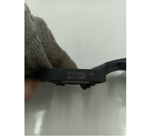 Кронштейн ручки передней правой