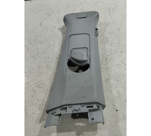 Обшивка центральной стойки правая верхняя