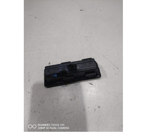 Кнопка открывания багажника