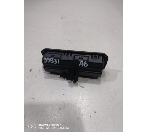 Кнопка открывания багажника